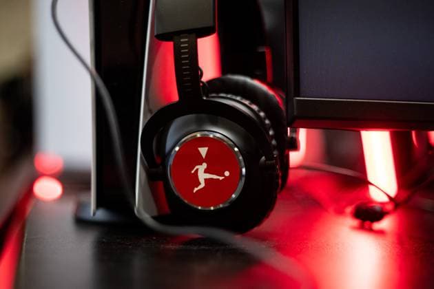 Virtual Bundesliga, North West Division, 10 01 2023 Headphones with the Virtual Bundesliga logo Virtual Bundesliga, North West Division, 10 01 2023 VBL Club Championship Offline Matchday, January 9 10 Copyright: xBEAUTIFULxSPORTS Buriakovx