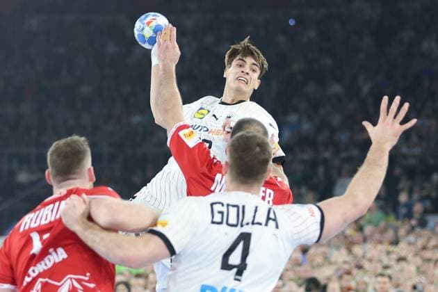 Germany Switzerland, EHF EURO 2024 Julian Köster Germany, 18 comes from the back to throw Handball EHF EURO 2024, international match between Germany and Switzerland on January 10, 2024 in Düsseldorf , Düsseldorf Germany Merkur Spiel Arena