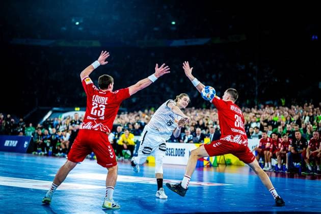Handball I Men I Euro 2024 I Preliminary round I Group A I Germany Switzerland I 10 01 2024 Throw by Juri Knorr 15, Germany against Lukas Laube 23, Switzerland and Joel Willecke 30, Switzerland Düsseldorf Merkur Spielhallenarena North Rhine-Westphalia Germany Copyright: xLobeca Krausex