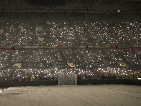 The fans create atmosphere in the arena GER, Germany vs Switzerland, Handball, Men, EHF Euro 2024, Group A, Matchday 1, 10 01 2024 Germany vs Switzerland, Handball, Men, EHF Euro 2024, Group A, Matchday 1, 10 01 2024 Duesseldorf with their cell phones Copyright: xEibner-Pressefotox xThomasxHaeslx EP_THR