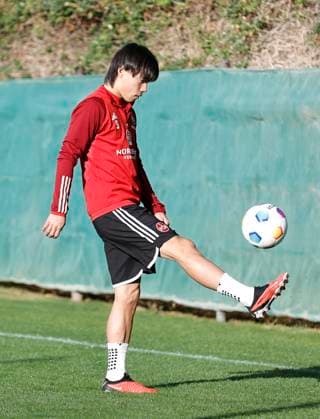 11 01 2024 Soccer 2 Soccer Bundesliga Season 2023 2024 1 FC Nuremberg FCN Club Training Camp Winter Winter Training Camp Marbella Spain Sports Photo Zink DaMa xdaxmax Daichi Hayashi 9, 1 FC Nuremberg FCN holds up ball