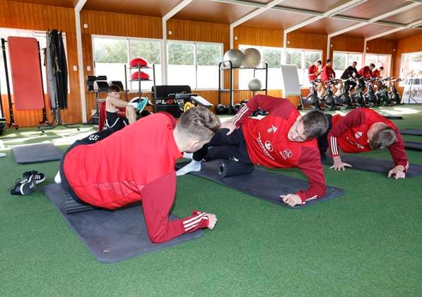 11 01 2024 Soccer 2 Soccer Bundesliga Season 2023 2024 1 FC Nürnberg FCN Club Training Camp Winter Winter Training Camp Marbella Spain Sportfoto Zink DaMa xdaxmax Lukas Schleimer 36, 1 FC Nürnberg FCN Florian Flick 6, 1 FC Nürnberg FCN Julian Kania 46, 1 FC Nürnberg FCN doing stretching exercises