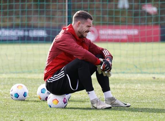 11 01 2024 Soccer 2 Soccer Bundesliga Season 2023 2024 1 FC Nuremberg FCN Club Training Camp Winter Winter Training Camp Marbella Spain Sports Photo Zink DaMa xdaxmax Christian Mathenia 26, 1 FC Nuremberg FCN pensive in training