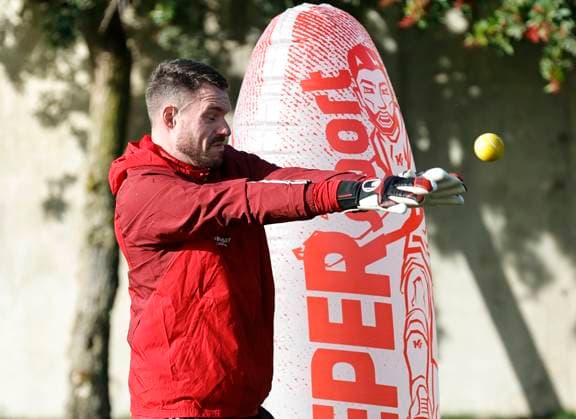 11 01 2024 Soccer 2 Soccer Bundesliga Season 2023 2024 1 FC Nuremberg FCN Club Training Camp Winter Winter Training Camp Marbella Spain Sports Photo Zink DaMa xdaxmax Christian Mathenia 26, 1 FC Nuremberg FCN defends tennis balls