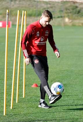 11 01 2024 Soccer 2 Soccer Bundesliga Season 2023 2024 1 FC Nuremberg FCN Club Training Camp Winter Winter Training Camp Marbella Spain Sports Photo Zink DaMa xdaxmax Lukas Schleimer 36, 1 FC Nuremberg FCN holds up ball