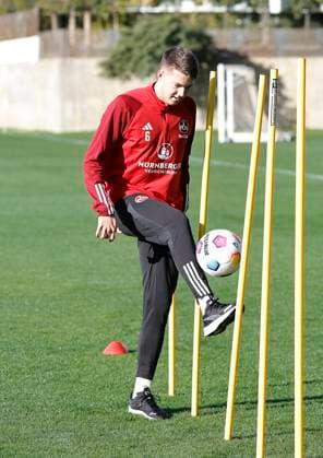 11 01 2024 Soccer 2 Soccer Bundesliga Season 2023 2024 1 FC Nuremberg FCN Club Training Camp Winter Winter Training Camp Marbella Spain Sports Photo Zink DaMa xdaxmax Florian Flick 6, 1 FC Nuremberg FCN holds up ball