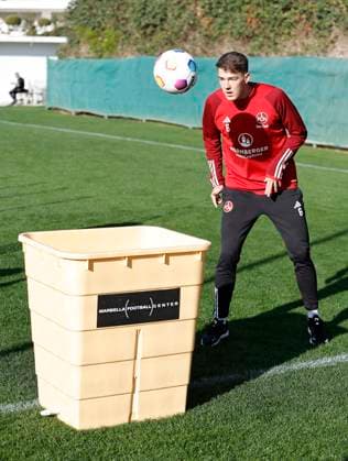 11 01 2024 Soccer 2 Soccer Bundesliga Season 2023 2024 1 FC Nuremberg FCN Club Training Camp Winter Winter Training Camp Marbella Spain Sports Photo Zink DaMa xdaxmax Florian Flick 6, 1 FC Nuremberg FCN heads ball into a barrel