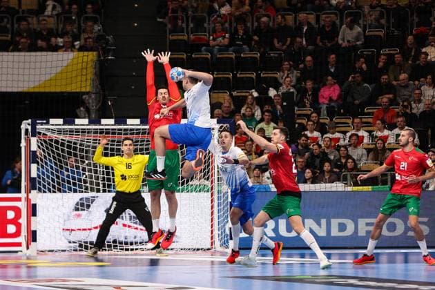 MEN S EHF EURO 2024 Portugal Greece 11 01 2024 An attempted shot by the Greeks is blocked by the Portuguese defense Copyright: xBEAUTIFULxSPORTS Goldbergx