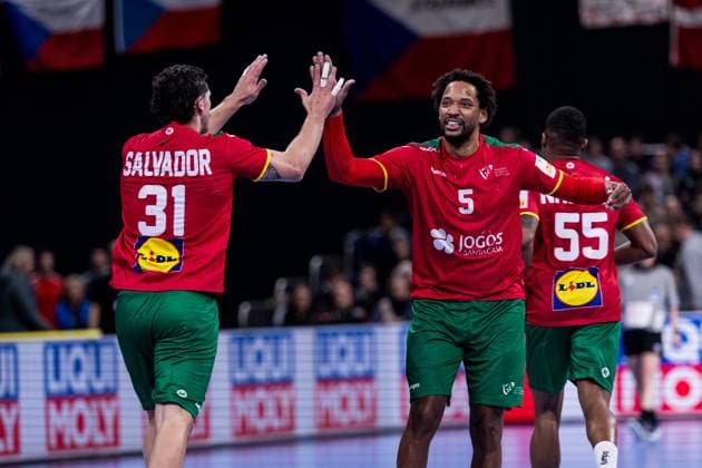 MENS EHF EURO 2024 Portugal Greece 11 01 2024 Salvador Salvador Portugal, 31 and Gilberto Duarte Portugal, 5 clap off MENS EHF EURO 2024 Portugal Greece, Olympiahalle, Munich on 11 01 2024 Copyright: xBEAUTIFULxSPORTS Wunderlx