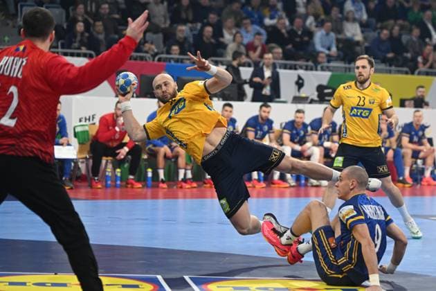 Mannheim, Germany, 110124. SAP Arena. EHF EURO 2024. Players Benjamin Buric and Oscar Bergendahl during the handball match Sweden - Bosnia and Herzegovina, preliminary round, Group E. Photo: Ante Cizmic CROPIX Split Hrvatska Copyright: xxAntexCizmicx xCROPIXx svedska_bih8-110124