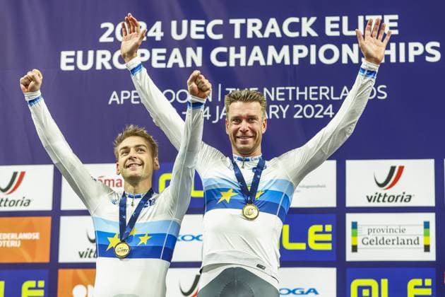 APELDOORN - Team Germany Theo Reinhardt and Roger Kluge (lr) during the ceremony after winning the final men s pair race on the second day of the European Track cycling, Rad, Radsport, Bahnrad, Bahn Championships in the Apeldoorn Omnisportcentrum. ANP VINCENT JANNINK 2024 European Track Cycling Championships 2024 xVIxANPxSportx xxANPxIVx 488257631 originalFilename: 488257631.jpg