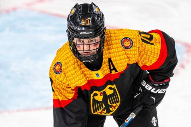 Sport Themen der Woche KW02 Sport Bilder des Tages 2024 IIHF Ice hockey, Eishockey U18 Women’s World Championship, WM, Weltmeisterschaft Switzerland, 11.01.2024 Elisa Pietschmann of Germany during the 2024 IIHF Ice Hockey U18 Women’s World Championship quarterfinal between USA and Germany in Zug, Bossard Arena, on Thursday, 11. January 2024 *** 2024 IIHF Ice Hockey U18 Womens World Championship Switzerland, 11 01 2024 Elisa Pietschmann of Germany during the 2024 IIHF Ice Hockey U18 Womens World Championship quarterfinal between USA and Germany in Zug, Bossard Arena, on Thursday, 11 January 2024 Copyright: xBEAUTIFULxSPORTS TobiasxLacknerx