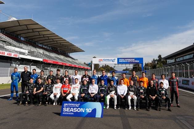 Team principal and drivers family picture, portrait during the 2024 Hankook Mexico City ePrix, 1st meeting of the 2023-24 ABB FIA Formula E World Championship, WM, Weltmeisterschaft on the Autodromo Hermanos Rodriguez from January 11 to 13, in Mexico City, Mexico - 2024 FORMULA E HANKOOK MEXICO CITY ePRIX DPPI Panoramic  03424001_CL20046