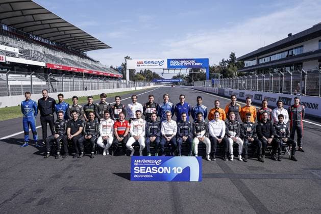 Sport Themen der Woche KW02 Sport Bilder des Tages Drivers and Team Principals family picture during the 2024 Hankook Mexico City ePrix, 1st meeting of the 2023-24 ABB FIA Formula E World Championship, WM, Weltmeisterschaft on the Autodromo Hermanos Rodriguez from January 11 to 13, in Mexico City, Mexico - 2024 FORMULA E HANKOOK MEXICO CITY ePRIX DPPI Panoramic  03424001__R5_2546