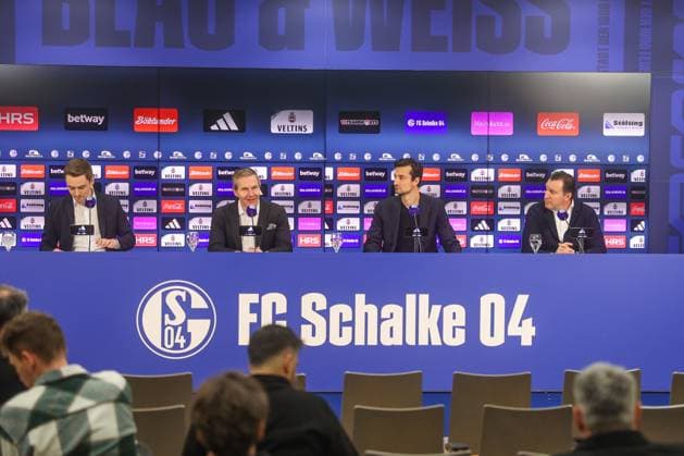 12 01 2024, Football, 2 Bundesliga, Season 2023 2024, Press conference FC Schalke 04, f l Mark Siekmann FC Schalke 04 , Axel Hefer FC Schalke 04 , Matthias Tillmann FC Schalke 04 , Sports Director Marc Wilmots FC Schalke 04 Gelsenkirchen Veltins Arena NRW Germany xRHR PHOTO TRx Copyright: RHR-FOTOx RHR-FOTO TR