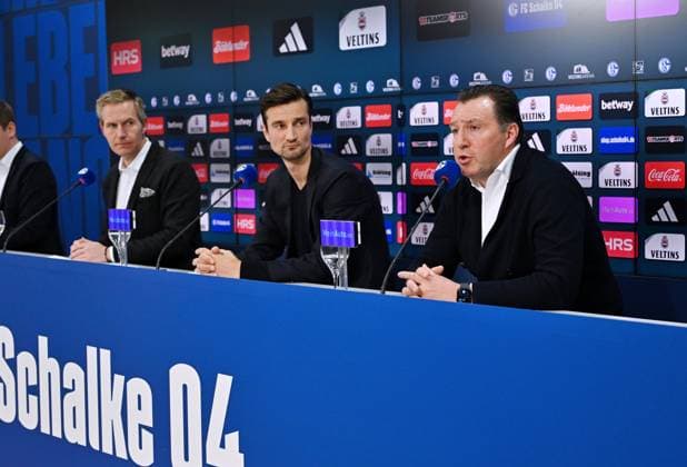 v r , Marc Wilmots Sports Director Schalke 04 , Matthias Tillmann Chairman of the Board FC Schalke 04 , Axel Hefer Chairman of the Supervisory Board FC Schalke 04 12 01 2024, Football, Press conference and media talk of FC Schalke 04, 2 Bundesliga season 2023 2024 Gelsenkirchen Press room Veltins Arena North Rhine-Westphalia Germany Team2
