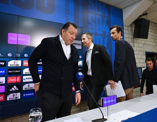 from left , Marc Wilmots Sports Director Schalke 04 , Axel Hefer Chairman of the Supervisory Board FC Schalke 04 , Matthias Tillmann Chairman of the Board FC Schalke 04 12 01 2024, Football, Press conference and media briefing of FC Schalke 04, 2 Bundesliga season 2023 2024 Gelsenkirchen Press room Veltins Arena North Rhine-Westphalia Germany Team2