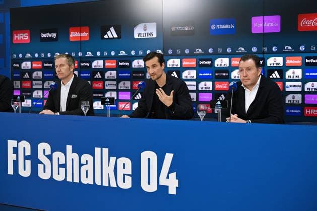 v r , Marc Wilmots Sports Director Schalke 04 , Matthias Tillmann Chairman of the Board FC Schalke 04 , Axel Hefer Chairman of the Supervisory Board FC Schalke 04 12 01 2024, Football, Press conference and media talk of FC Schalke 04, 2 Bundesliga season 2023 2024 Gelsenkirchen Press room Veltins Arena North Rhine-Westphalia Germany Team2