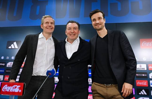 from left , Axel Hefer Chairman of the Supervisory Board FC Schalke 04 , Marc Wilmots Sports Director Schalke 04 , Matthias Tillmann Chairman of the Board FC Schalke 04 12 01 2024, Football, Press conference and media briefing of FC Schalke 04, 2 Bundesliga season 2023 2024 Gelsenkirchen Press room Veltins Arena North Rhine-Westphalia Germany Team2