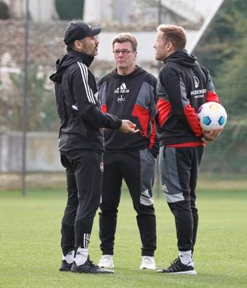 12 01 2024 Soccer 2 Soccer Bundesliga Season 2023 2024 1 FC Nürnberg FCN Club Training Camp Winter Winter Training Camp Marbella Spain Sports Photo Zink DaMa xdaxmax Cristian Fiel Coach 1 FC Nürnberg FCN Dieter Hecking Board of Directors Sports 1 FC Nürnberg FCN Olaf Rebbe Sports Director 1 FC Nürnberg FCN have a chat