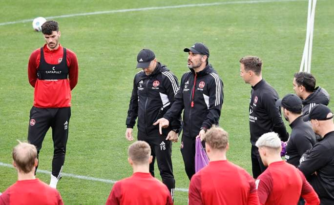 12 01 2024 Soccer 2 Soccer Bundesliga Season 2023 2024 1 FC Nuremberg FCN Club Training Camp Winter Winter Training Camp Marbella Spain Sports Photo Zink DaMa xdaxmax Cristian Fiel Coach 1 FC Nuremberg FCN gives instructions to Team Team