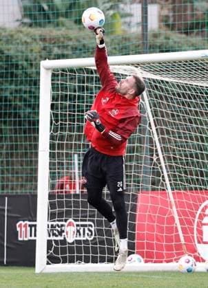 12 01 2024 Soccer 2 Soccer Bundesliga Season 2023 2024 1 FC Nuremberg FCN Club Training Camp Winter Winter Training Camp Marbella Spain Sports Photo Zink DaMa xdaxmax Christian Mathenia 26, 1 FC Nuremberg FCN fists ball