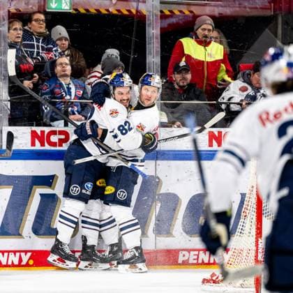 Sport Themen der Woche KW02 Sport Bilder des Tages 12.01.2024 - Eishockey - Saison 2023 2024 - Penny DEL - Nürnberg Ice Tigers Icetigers - Red Bull München - ThHa - xthxhax - Tor, Jubel, Torjubel Christopher DeSousa (82, EHC Red Bull München, RBM ) Patrick Hager (52, EHC Red Bull München, RBM ) *** 12 01 2024 Ice field hockey season 2023 2024 Penny DEL Nuremberg Ice Tigers Icetigers Red Bull Munich ThHa xthxhax Goal, cheer, goal celebration Christopher DeSousa 82, EHC Red Bull Munich, RBM Patrick Hager 52, EHC Red Bull Munich, RBM