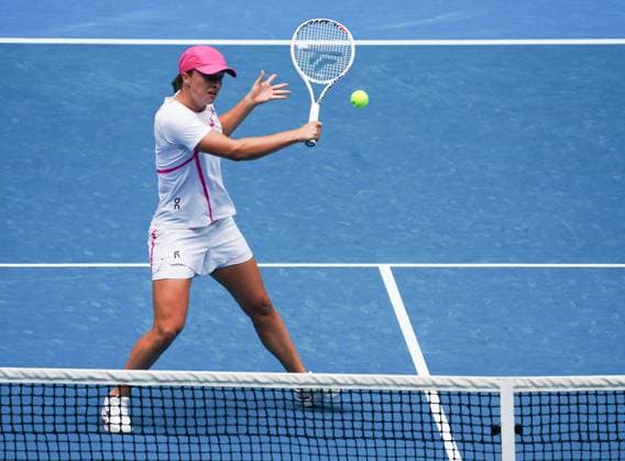 (240113) -- MELBOURNE, Jan. 13, 2024 -- Iga Swiatek of Poland takes part in a training session ahead of the 2024 Australian Open tennis tournament, in Melbourne, Australia, Jan. 13, 2024. ) (SP)AUSTRALIA-MELBOURNE-TENNIS-AUSTRALIAN OPEN-TRAINING WangxShen 