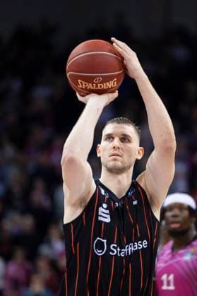 Jonas RICHTER CHE, mi on the ball, free throw, throw, individual action Final score 77 85, Basketball 1 Bundesliga Telekom Baskets Bonn NINERS Chemnitz 99 BON vs CHE 16 Matchday, in T E L E C O M D O M E, on 12 01 2024 nsimon net