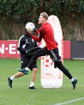 13 01 2024 Soccer 2 Soccer Bundesliga Season 2023 2024 1 FC Nuremberg FCN Club Training Camp Winter Winter Training Camp Marbella Spain Sports Photo Zinc DaMa xdaxmax Nicolas Ortegel 1 FC Nuremberg FCN catches ball