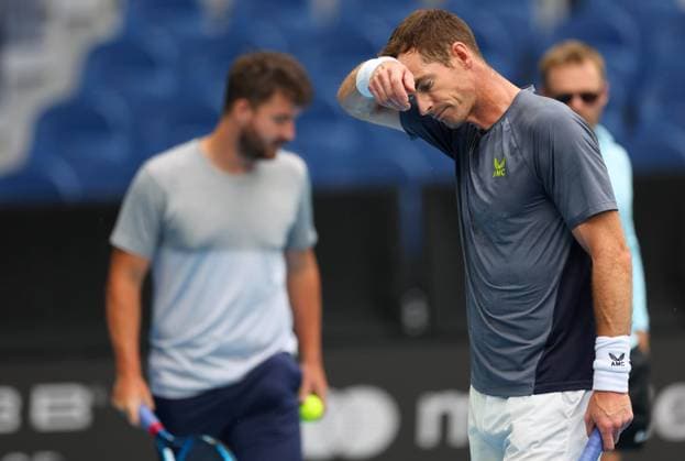 Andy Murray of GBR feels the heat Australian Open, Saturday Previews, Tennis, Melbourne Park, Melbourne, Australia - 13 Jan 2024  Copyright: xEllaxLing Shutterstockx 14298351av