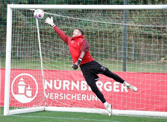 13 01 2024 Soccer 2 Soccer Bundesliga Season 2023 2024 1 FC Nuremberg FCN Club Training Camp Winter Winter Training Camp Marbella Spain Sports Photo Zink DaMa xdaxmax Christian Mathenia 26, 1 FC Nuremberg FCN throws himself after ball