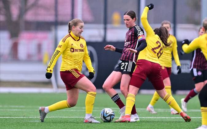 13 01 2024 Soccer women womens soccer season 2023 2024 Test match friendly match preparation match 1 FC Nuremberg FCN Clubfrauen Club Sparta Prague Prague xwoxzix Lara Schmidt 27, 1 FC Nuremberg FCN vs and Klara Cvrckova 28, Sparta Prague , right