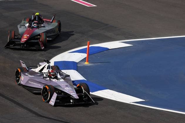 Pascal Wehrlein GER Porsche and Nyck de Vries NED Mahindra, Formula E FIA World Championship, Season 10, Mexico City E Prix, Mexico, 13 01 2024
