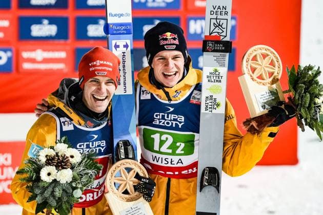 Bilder des Jahres 2024, Sport 01 Januar Sport Themen der Woche KW02 Sport Bilder des Tages Ski jumping, Skispringen, Ski, nordisch - FIS WC Wisla WISLA,POLAND,13.JAN.24 - NORDIC SKIING, SKI JUMPING - FIS World Cup, Polish Tour, large hill, Super Team, men. Image shows Stephan Leyhe and Andreas Wellinger (GER). Keywords: trophy.  GEPAxpictures xWrofoto xPiotrxHa