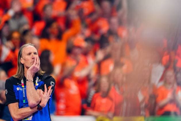 240113 Head coach Staffan Olsson of the Netherlands during the EHF European Handball Championship match between Bosnia and Herzegovina and the Netherlands on January 13, 2024 in Manheim Photo Ludvig Thunman BILDBYRAN kod LT LT0575 handball handboll handball handballs em 2024 bosnien hercegovina nederländerna netherlands ehf european handball championship bosnia and herzegovina day 3 bbeng  Copyright: LUDVIGxTHUNMAN BB240113LT019