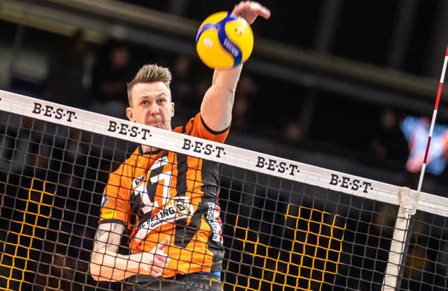 13 01 2024, Berlin, Volleyball 1 Bundesliga, Men, Matchday 14, BR Volleys WWK Volleys Herrsching, Max Schmeling Halle Berlins Marek Sotola plays the ball over the net BR Volleys WWK Volleys Herrsching