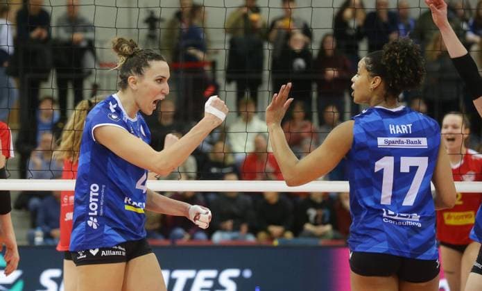Stuttgart , Volleyball Bundesliga Women , Allianz MTV Stuttgart vs VC Neuwied 77 , from left Ivana Vanjak Alexis Hart Stgt