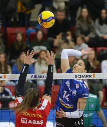 Stuttgart , Volleyball Bundesliga Women , Allianz MTV Stuttgart vs VC Neuwied 77 , right Jovna Mirosavljevic Stgt