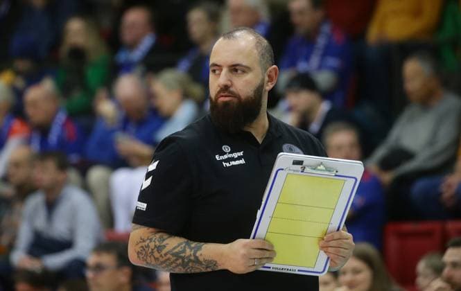 Stuttgart , Volleyball Bundesliga Women , Allianz MTV Stuttgart vs VC Neuwied 77 , Coach Konstantin Bitter Stgt