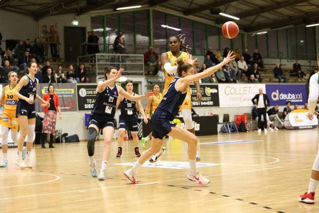 13 01 2024, Basketball, Women, Basketball Bundesliga, Season 2023 2024, TV Saarlouis Royals Eisvögel USC Freiburg, Naomi Mbandu TSV Saarlouis Royals , Emily Kapitza Eisvögel USC Freiburg , Luisa Nufer Eisvögel USC Freiburg Saarlouis Stadtgartenhalle Saarland Germany EN