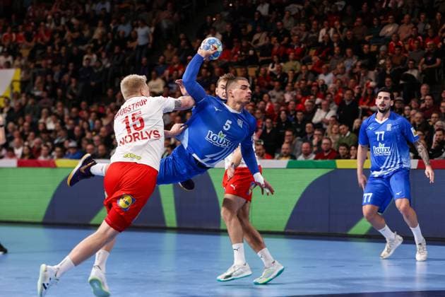 MENS EHF EURO 2024 Greece Denmark 13 01 2024 Magnus Saugstrup JENSEN DEN 15 in duel with Dimitrios PANAGIOTOU GRE 5 duel Copyright: xBEAUTIFULxSPORTS Goldbergx