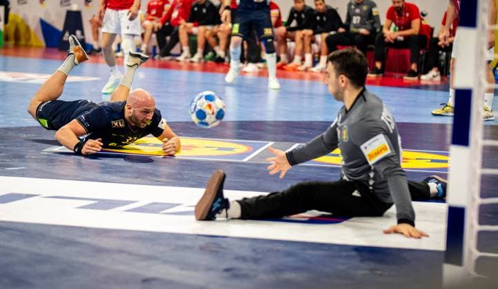 HANDBALL - EHF EURO 2024 MANNHEIM,GERMANY,13.JAN.24 - HANDBALL - EHF Men s European Championship, EM, Europameisterschaft 2024, group stage, Georgia vs Sweden. Image shows Oscar Bergendahl (SWE) and Zurab Tsintsadze (GEO).  GEPAxpictures xEdgarxEisner