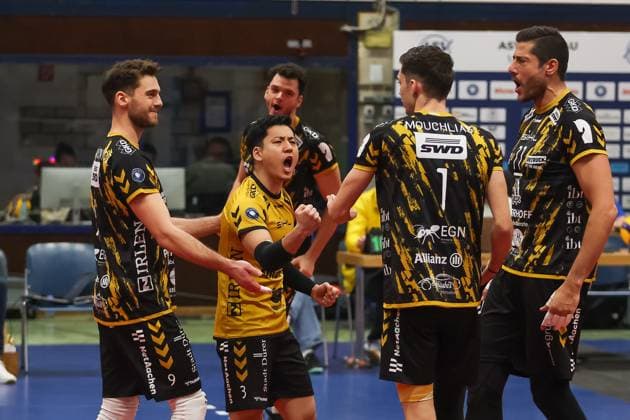 Shohei Nose SWD powervolleys Dueren, 03 with Dimitros Mouchlias SWD powervolleys Dueren, 01 and Marcin Ernastowicz SWD powervolleys Dueren, 09 , cheer, cheer, cheer, ASV Dachau vs SWD powervolleys Dueren, Volleyball, Volleyball 1 Bundesliga, 14 Matchday, Season 23 24, 13 01 2024, ASV Dachau vs SWD powervolleys Dueren, Volleyball, Volleyball 1 Bundesliga, 14 Matchday, Season 23 24, 13 01 2024 Dachau Copyright: xEibner-Pressefoto JennixMaulx EP_JML
