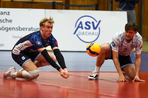 Player ASV takes the ball, ASV Dachau vs SWD powervolleys Dueren, Volleyball, Volleyball 1 Bundesliga, Matchday 14, Season 23 24, 13 01 2024, ASV Dachau vs SWD powervolleys Dueren, Volleyball, Volleyball 1 Bundesliga, Matchday 14, Season 23 24, 13 01 2024 Dachau Copyright: xEibner-Pressefoto JennixMaulx EP_JML