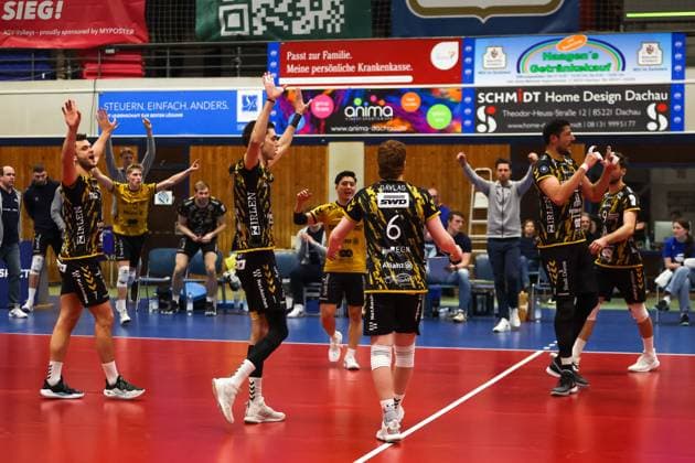 Team, Team Powervolleys Dueren is happy about the victory, ASV Dachau vs SWD powervolleys Dueren, Volleyball, Volleyball 1 Bundesliga, 14 Matchday, Season 23 24, 13 01 2024, ASV Dachau vs SWD powervolleys Dueren, Volleyball, Volleyball 1 Bundesliga, 14 Matchday, Season 23 24, 13 01 2024 Dachau Copyright: xEibner-Pressefoto JennixMaulx EP_JML