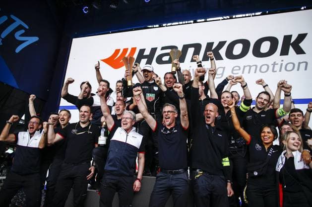 WEHRLEIN Pascal (ger), TAG HEUER Porsche Formula E Team, Porsche 99X Electric, portrait celebration podium, portrait during the 2024 Hankook Mexico City ePrix, 1st meeting of the 2023-24 ABB FIA Formula E World Championship, WM, Weltmeisterschaft on the Autodromo Hermanos Rodriguez from January 11 to 13, in Mexico City, Mexico - 2024 FORMULA E HANKOOK MEXICO CITY ePRIX DPPI Panoramic  03424001__B3_0431