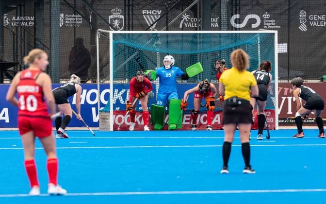 FIH Hockey Olympic Qualification 2024 Valencia Women Great Britain Canada Valencia Spain, 13 01 2024 Sabbie HEESH GBR, 25 guards the British goal Field Hockey Olympic Qualification Women, Great Britain against Canada in Valencia Spain on 13 01 2024 Copyright: xBEAUTIFULxSPORTS Meurerx