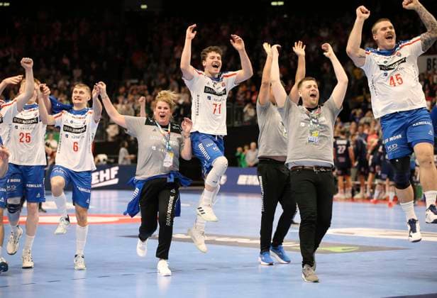 Photo The Faroe Islands players celebrate after scoring the equalizer in the final second , here Elias Ellefsen a Skipatogu Faroe Islands and the coaches are happy European Handball Championship, preliminary round in Berlin , Norway Faroe Islands 26 26 on Sat 13 01 2024 Claus Bergmann DFL regulations prohibit any use of photographs as image sequences and or quasi video