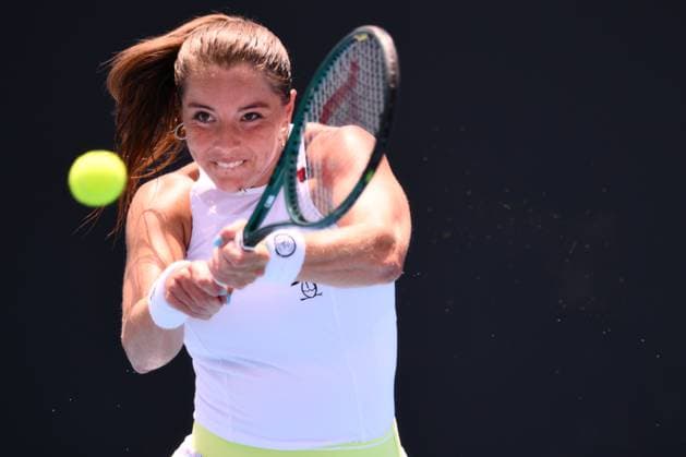 Jodie Burrage (GBR) in action during her first round match Australian Open, Day One, Tennis, Melbourne Park, Melbourne, Australia - 14 Jan 2024  Copyright: xJamesxGourley Shutterstockx 14297568co